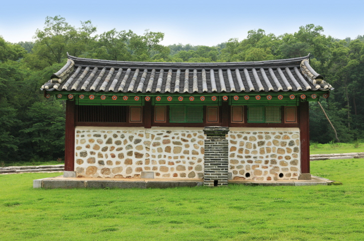 장릉(長陵)의 수복방 배면